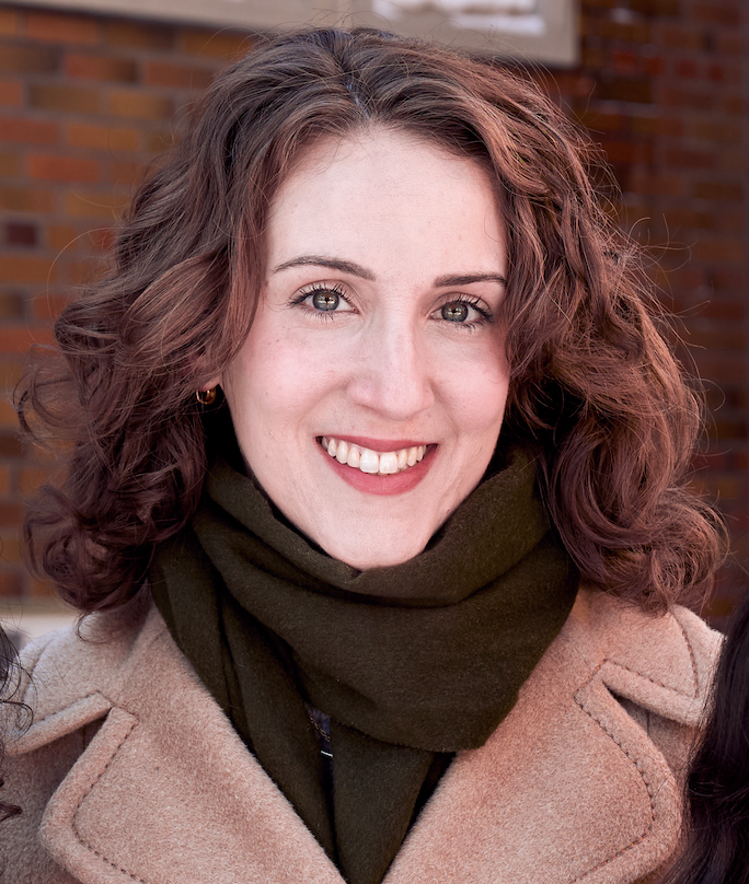 Janelle_headshot