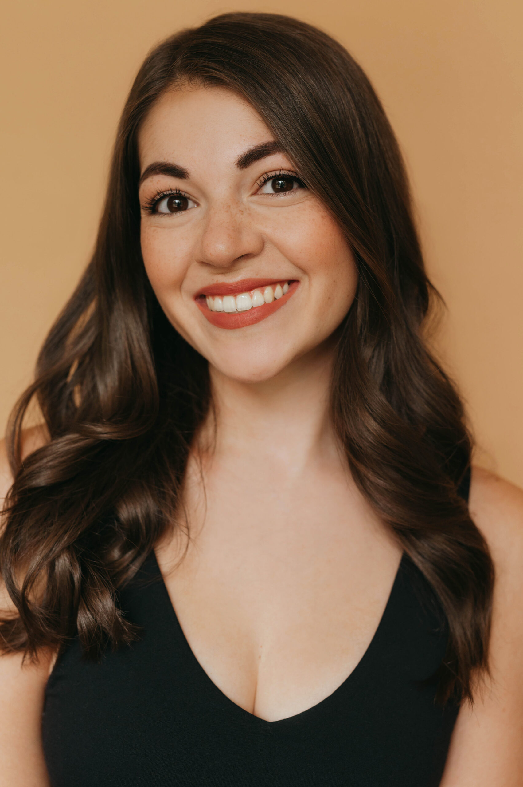 Leslie_Headshot1